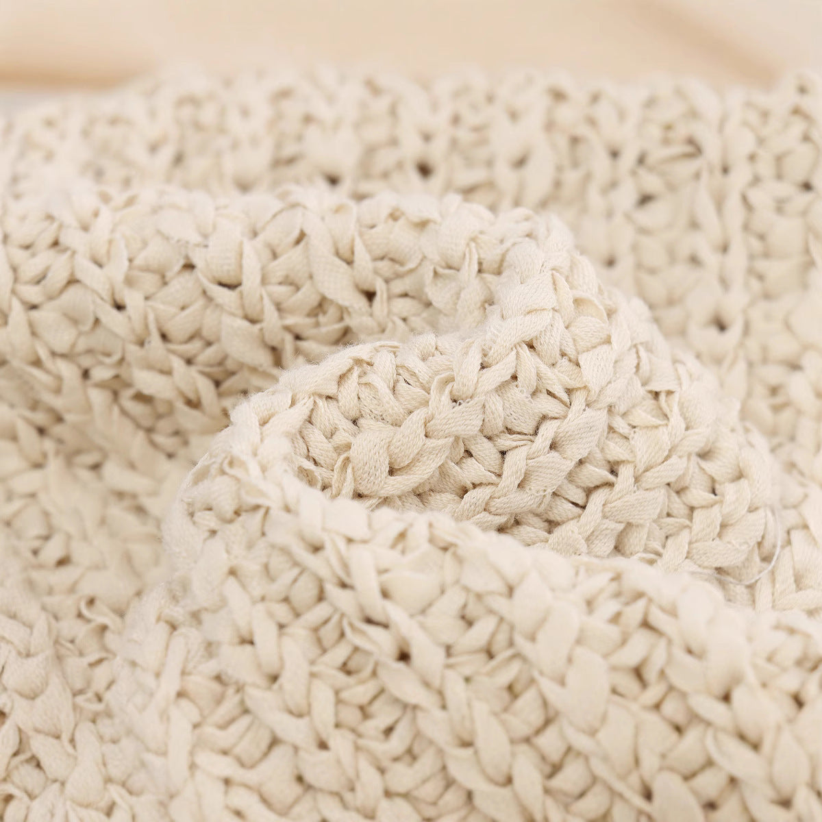 Strickpullover mit Organza-Schleife und Knopfleiste