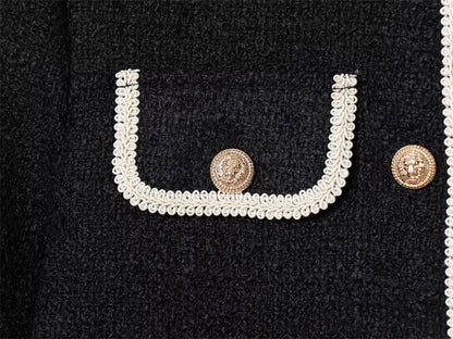 Kurz geschnittene Jacke mit Rundhalsausschnitt und vier Taschen