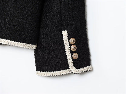 Kurz geschnittene Jacke mit Rundhalsausschnitt und vier Taschen