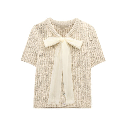Strickpullover mit Organza-Schleife und Knopfleiste