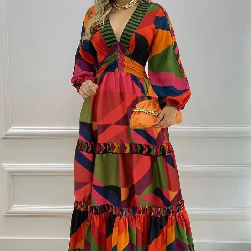Maxikleid mit V-Ausschnitt und Stufenrock