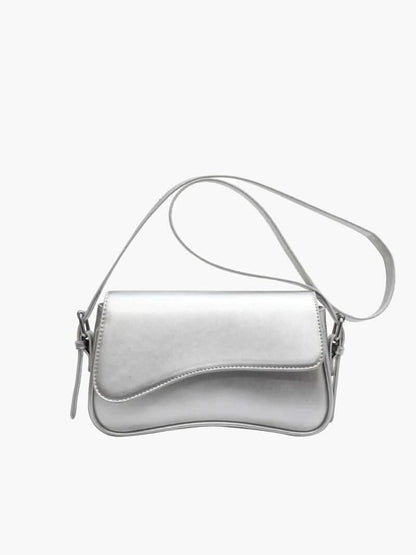 Kompakte Schultertasche mit geschwungenem Detail