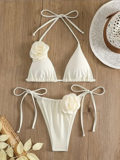 Dreiteiliges Set mit Bikini und Netz-Überwurf