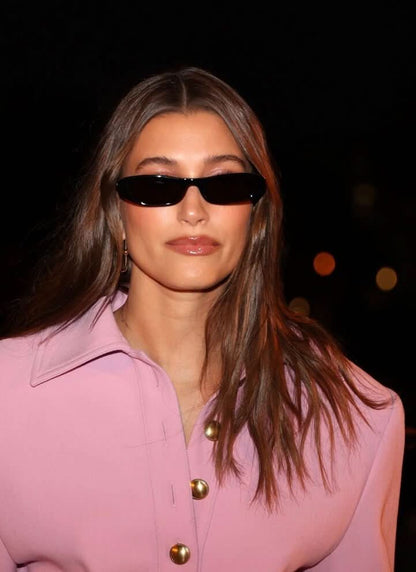 Sonnenbrille mit ovalen Gläsern und schmalem Rahmen